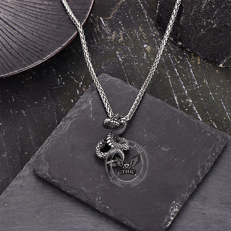 Colgante de calavera de plata de ley con forma de serpiente y cruz de Leviatán