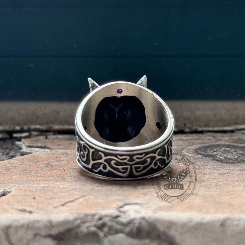 Vintage Red Eyed Wolf Zircon Sterling Silver Ring | Gthic.com