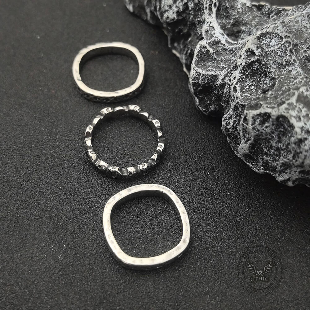 Anello in acciaio inossidabile con teschio di serpente arrotolato