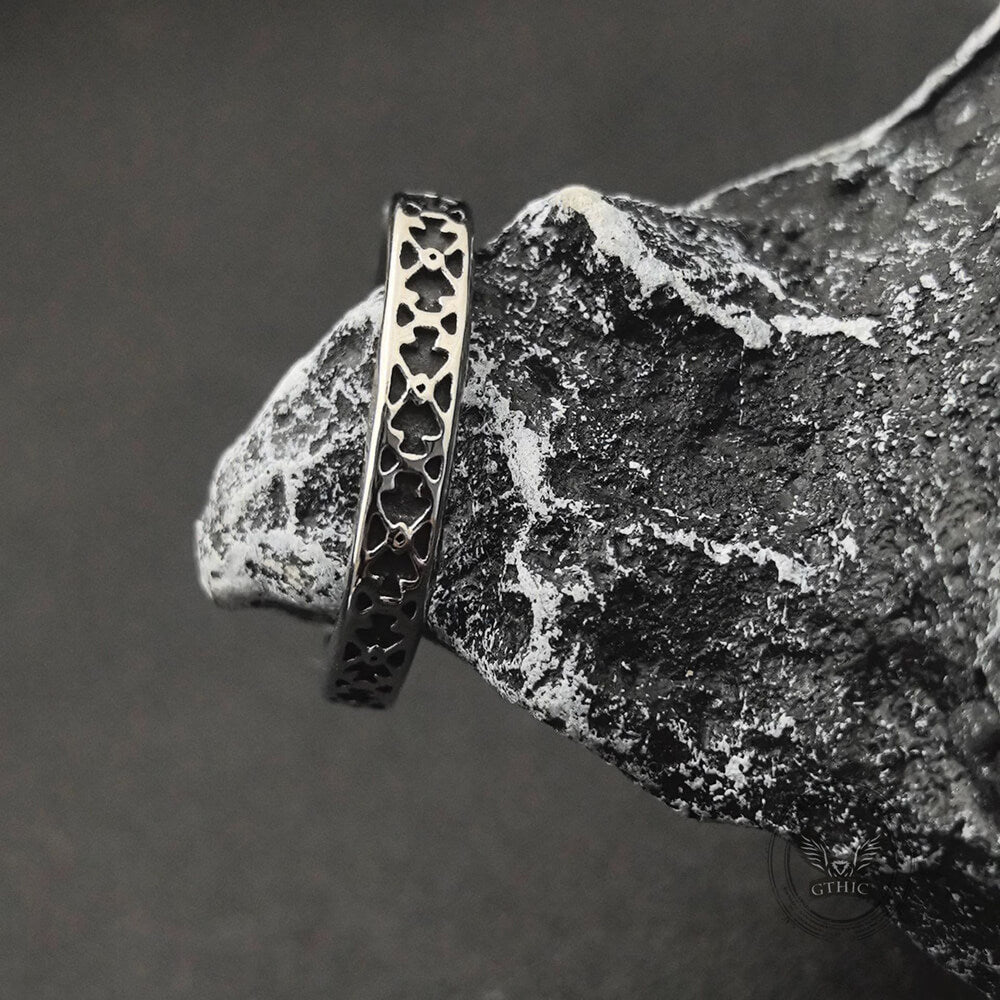 Anello in acciaio inossidabile con teschio di serpente arrotolato