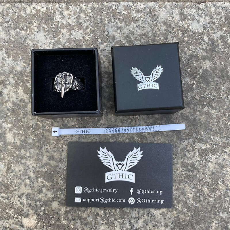 Bague en argent sterling avec tête de mort et piercing à l'épée