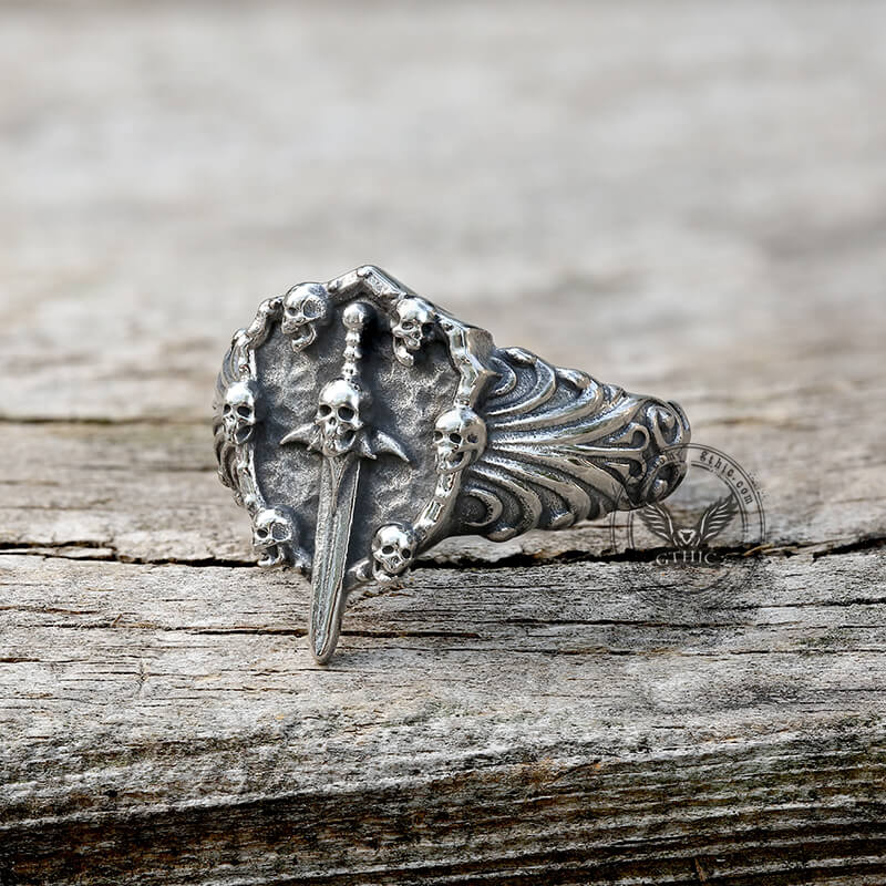 Anello in argento sterling con teschio piercing alla spada