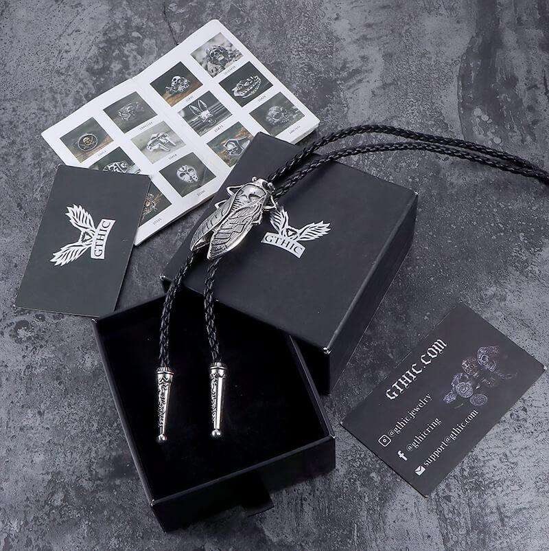 Vintage Wolf Head Alloy Animal Bolo Tie