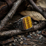 Anillo de acero inoxidable con piedras preciosas y patrón de árbol de la vida