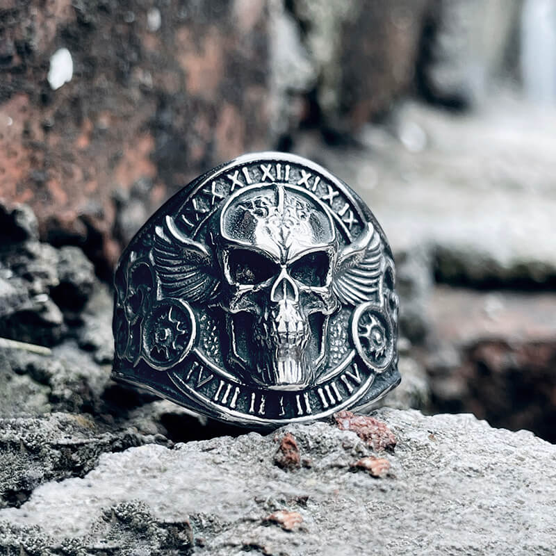 Collana con teschio e croce in argento sterling: gioielli in stile biker, gotico e punk - Italia Collana con teschio e croce in argento sterling: gioielli in stile biker, gotico e punk - Italia
