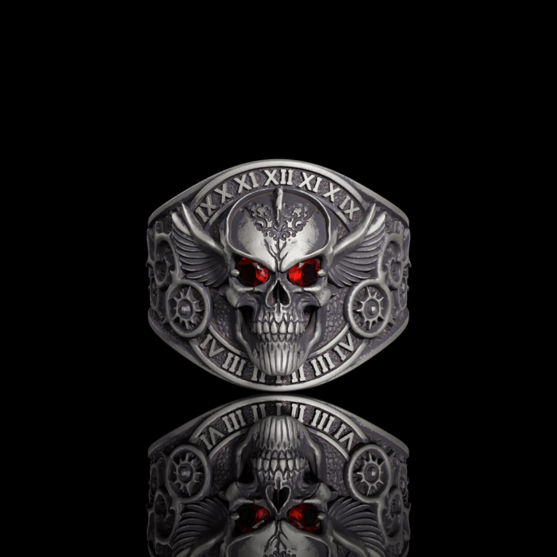Anillo de motociclista con rubí y plata de ley con calavera alada
