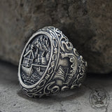 Anillo vikingo de plata de ley con casa de madera