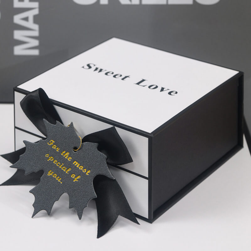 12 cm * 12 cm * 6 cm White Gift Box