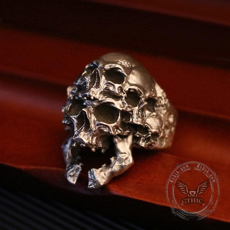 Facettenreicher Totenkopf-Ring aus Sterlingsilber