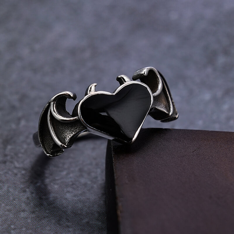 Black Heart Ring – leosierracollection