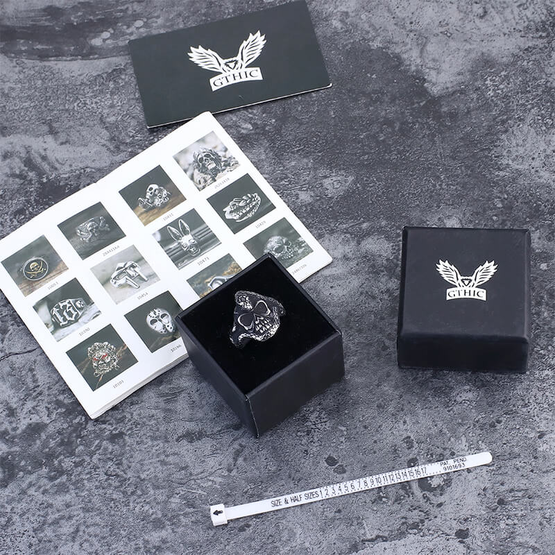 Bague en acier inoxydable avec crâne de serpent enroulé