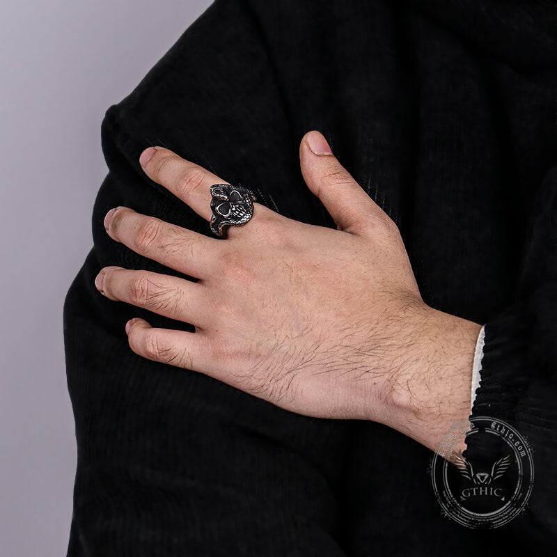 Bague en acier inoxydable avec crâne de serpent enroulé