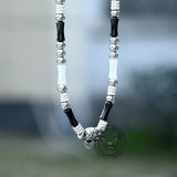 Totenkopf-Halskette aus Edelstahl mit mehrfarbigen Edelsteinperlen