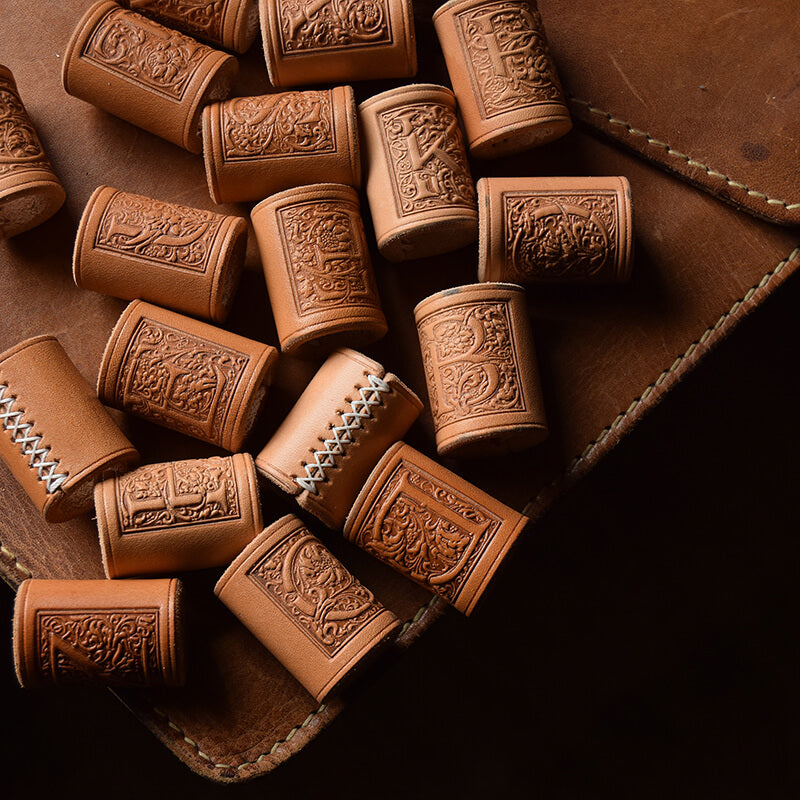 English Letter Leather Scarf Buckle 01 | Gthic.com