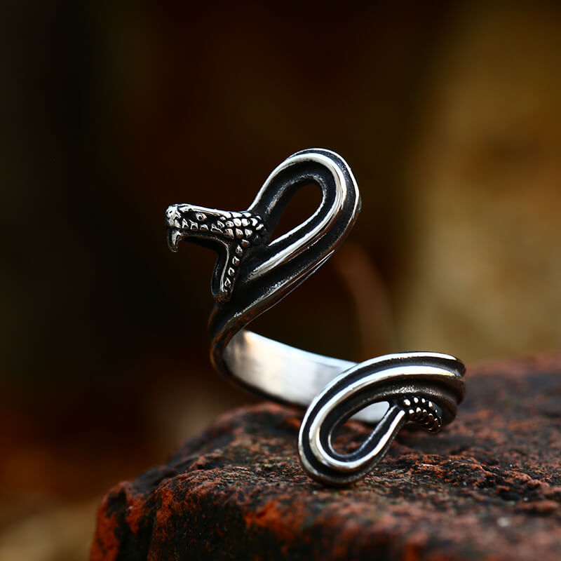 Fighting Snake Stainless Steel Animal Ring | Gthic.com