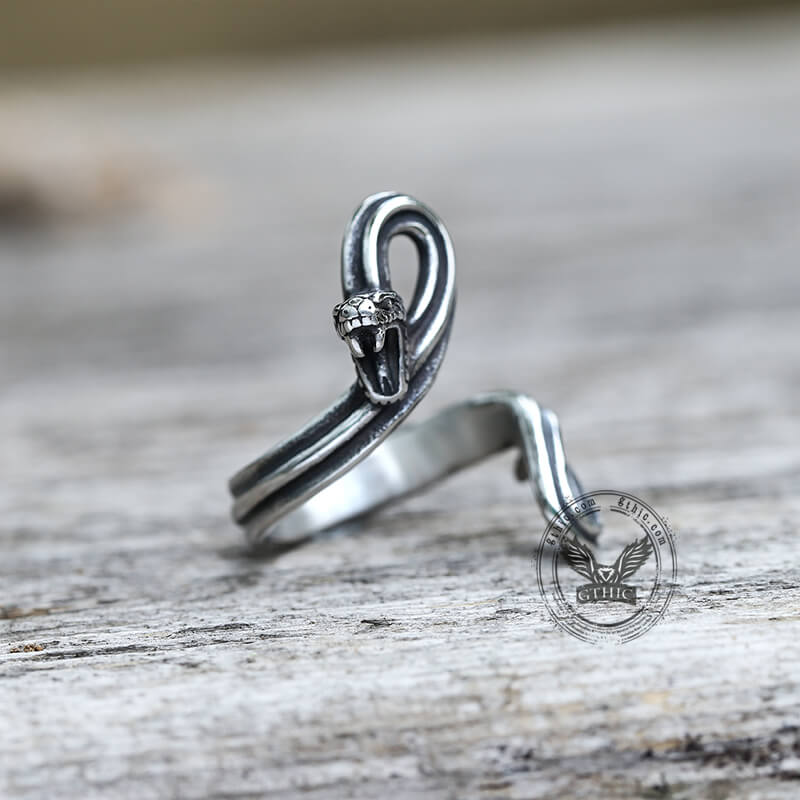 Fighting Snake Stainless Steel Animal Ring | Gthic.com