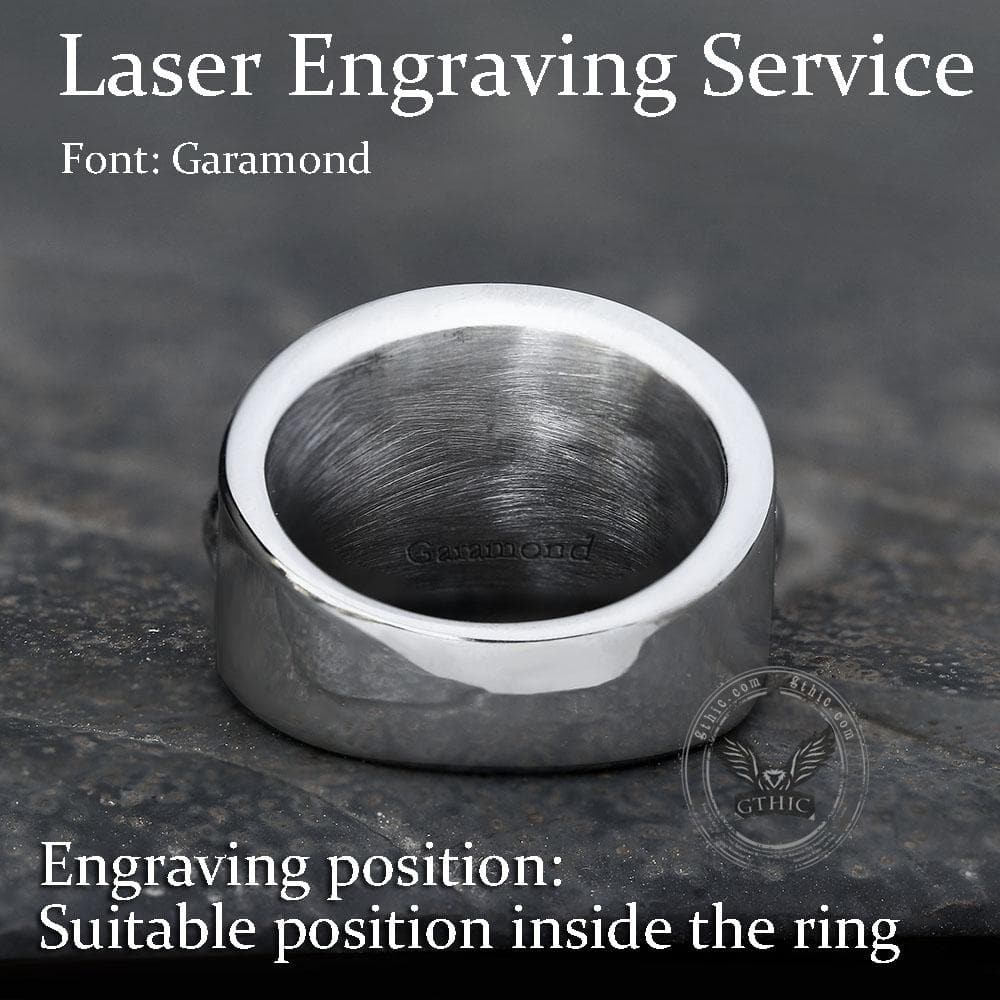 Ring aus Edelstahl mit fünf Totenköpfen