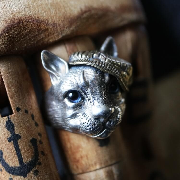 Gentleman Cat Crystal Cat’s Eyes Sterling Silver Ring