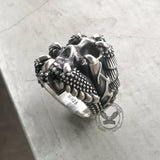 Gotischer Ring aus Sterlingsilber mit Krallenschädel