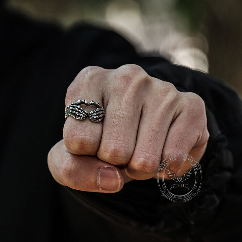 Gotischer Totenkopf-Hand-Herz-Ring aus Edelstahl