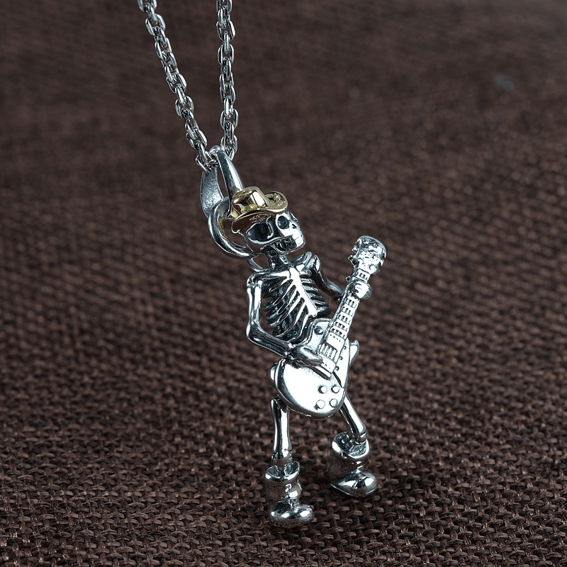 Gitarre spielender Totenkopf-Anhänger aus Sterlingsilber