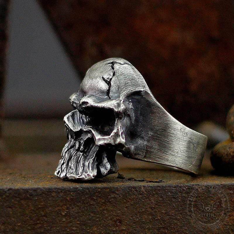 Dark Crack Sterling Silver Skull Ring 02 | Gthic.com