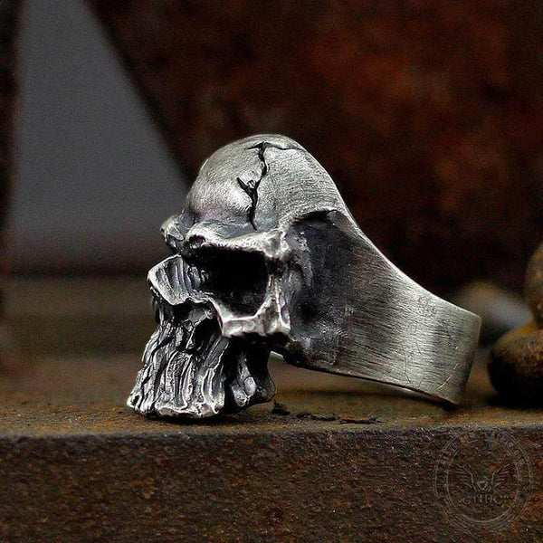 Dark Crack Sterling Silver Skull Ring 02 | Gthic.com