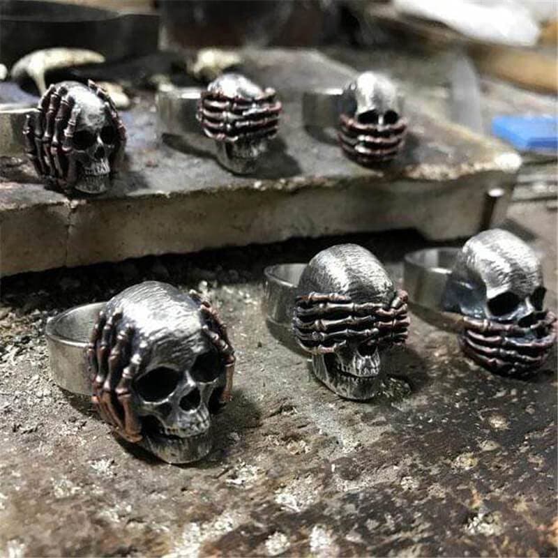 Bague tête de mort en argent 925 foncé