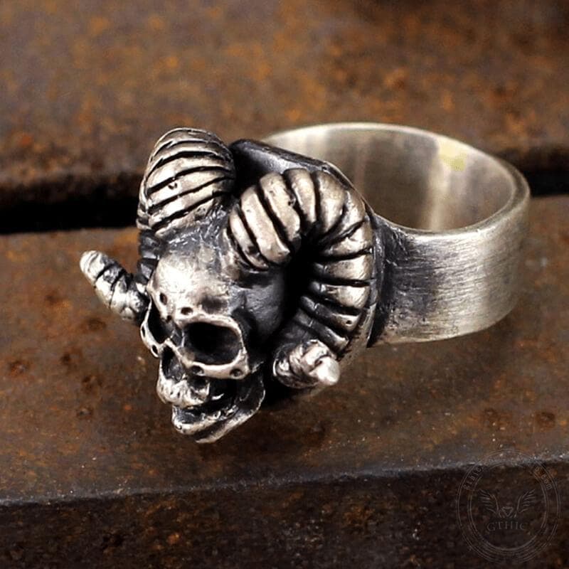 Horn Sterling Silver Skull Ring | Gthic.com