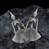 Bewegliche Halloween-Ohrringe aus Legierung mit tanzendem Totenkopf