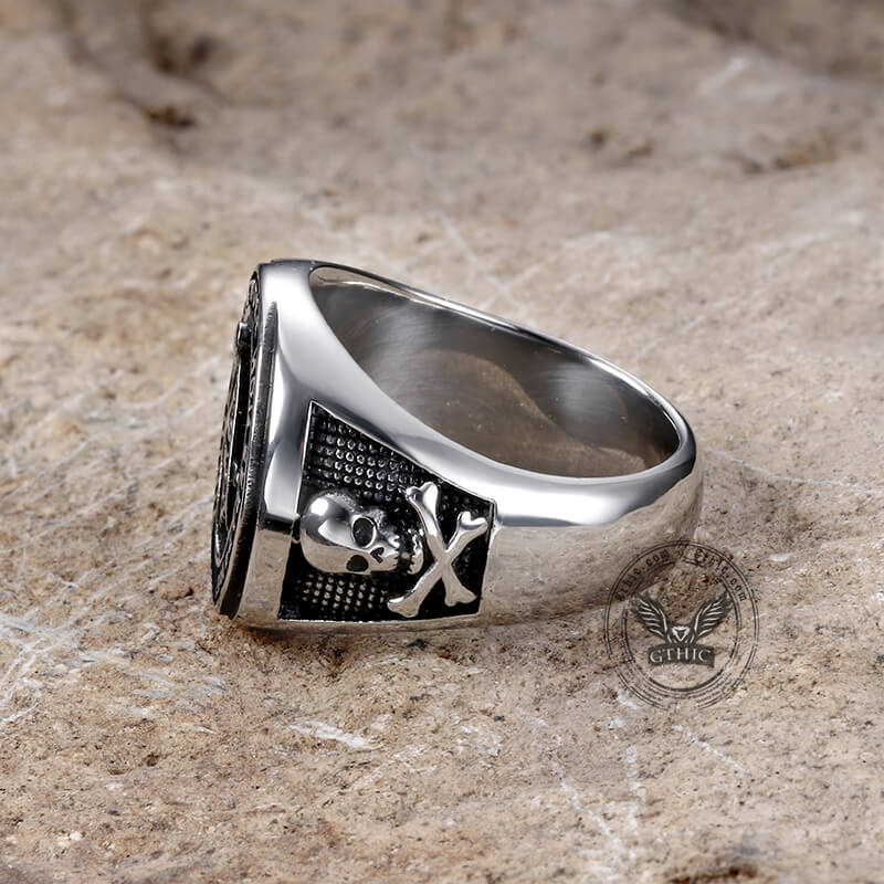 Totenkopf-Ring aus Edelstahl mit Mason-Symbol