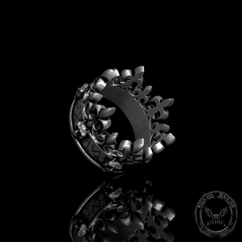 Anello teschio in argento sterling con corona ornata