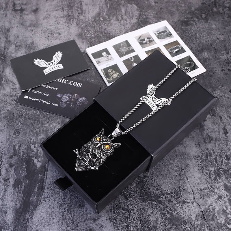 Pendentif tête de mort hibou en acier inoxydable avec pierres précieuses