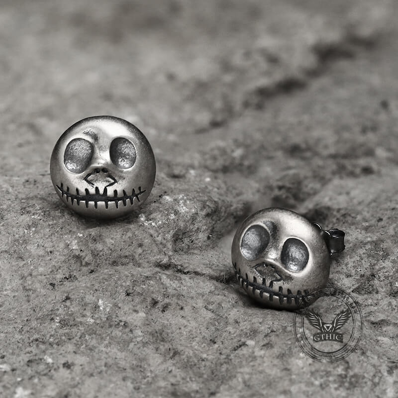 Kürbisprinz Ohrstecker aus Sterlingsilber mit Totenkopfmotiv