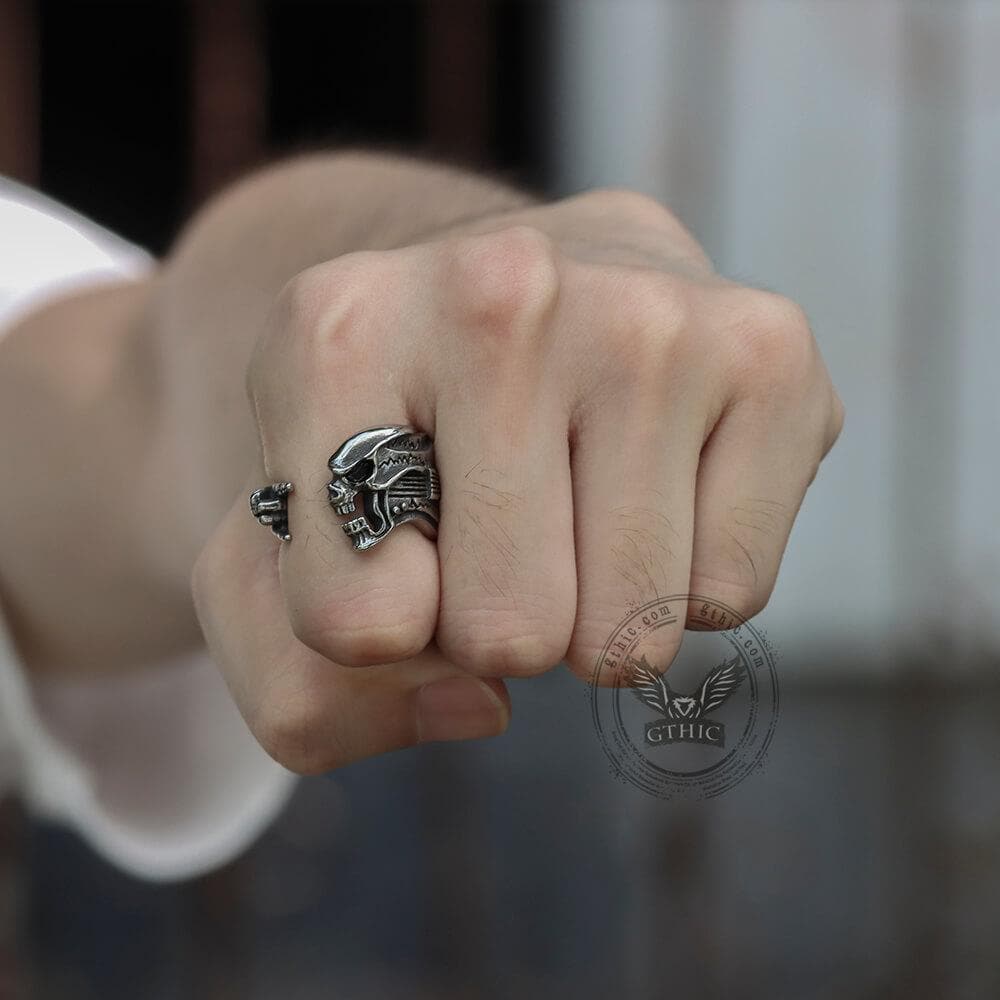 Offener Ring aus Edelstahl mit Retro-Rock-Totenkopf