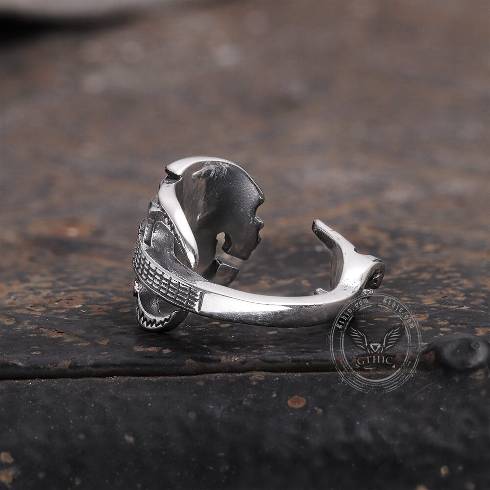 Offener Ring aus Edelstahl mit Retro-Rock-Totenkopf