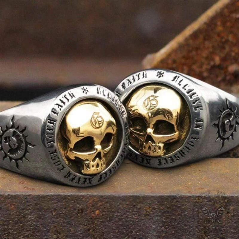 Totenkopf-Ring aus Edelstahl mit Rock-Symbol