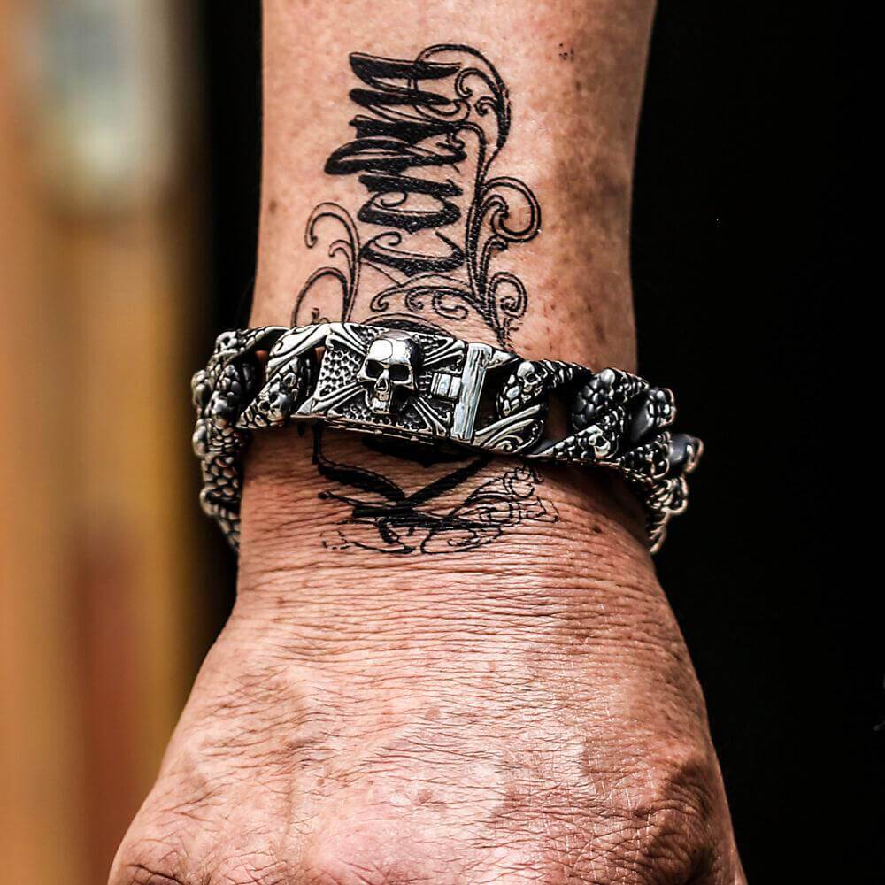Skull and Cross Stainless Steel Bracelet 02 | Gthic.com