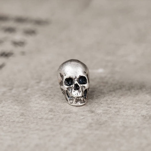 Orecchini a forma di teschio in argento sterling