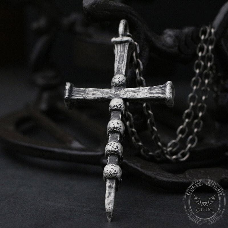 Anhänger aus Sterlingsilber mit Totenköpfen und Kreuz aus Messing