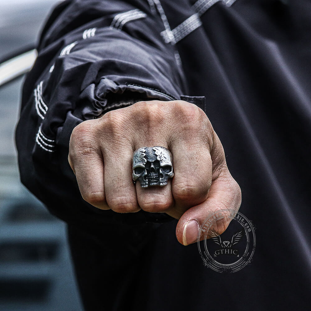 Ring mit Totenkopf aus Edelstahl mit zwei Gesichtern